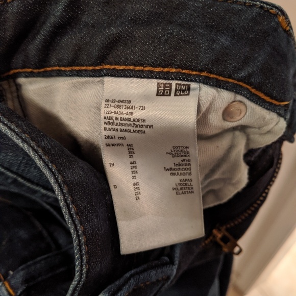 Uniqlo true blue wash skinny jeans, size 24 - Picture 3 of 3